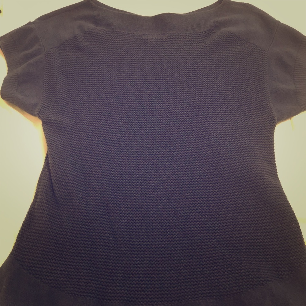 Short sleeve sweater